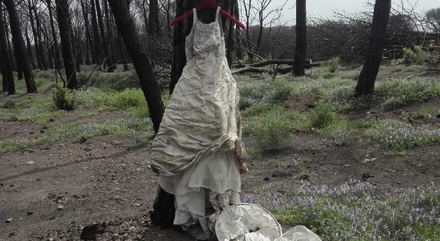 La sposa cadavere sul Vesuvio: di chi è l'abito bianco abbandonato da mesi?