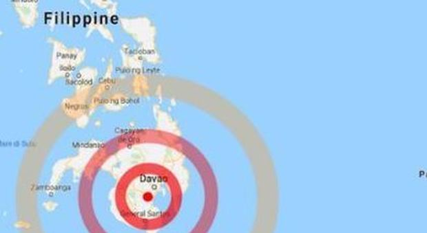 Terremoto, scossa di magnitudo 6.8 nelle Filippine: almeno 4 morti, paura nel paradiso dei turisti Video