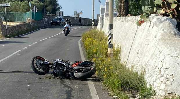 Incidente con la moto sulla provinciale: 16enne in fin di vita