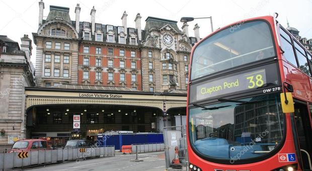 Allarme bomba a Londra: evacuata stazione di autobus. Paura anche all'aeroporto di Goteborg