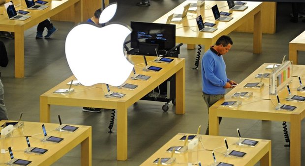 Apple, inizio 2016 amaro: bruciati 40 miliardi di dollari. Yahoo taglia il 10% dei posti di lavoro