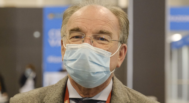 Il direttore dell'Azienda ospedaliera di Padova: «Stiamo uscendo dal tunnel», ma aumentano i casi pediatrici