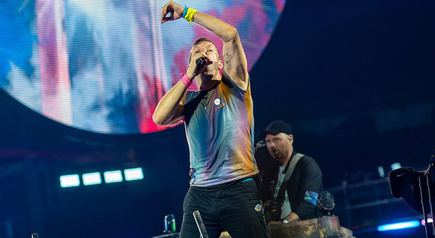 Coldplay a Napoli, biglietti tutti esauriti e nuova data: doppio concerto allo stadio Maradona