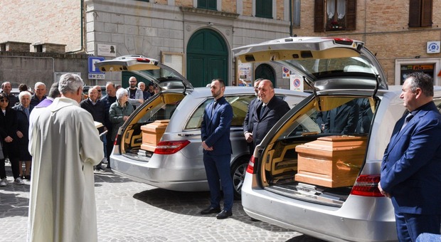 Corridonia, funerale di Bruno Cartechini e Palma Romagnoli