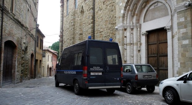Terremoto, evacuato il carcere di Camerino: i detenuti trasferiti a Rebibbia