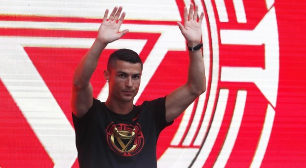 La Juve "americana" torna a Torino, Allegri abbraccia Ronaldo