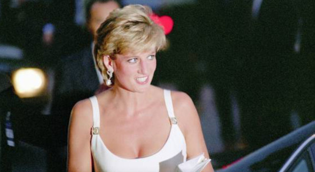 Lady Diana, l'indiscrezione choc a 24 anni dall'incidente: «L'ho vista poco prima che morisse, il suo viso...»
