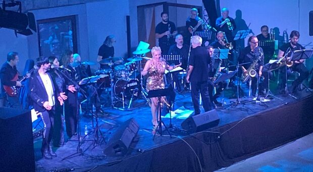 Tina Turner, all’Apollo l’omaggio jazz con Luciana Negroponte e la Jazz Studio Orchestra diretta da Paolo Lepore