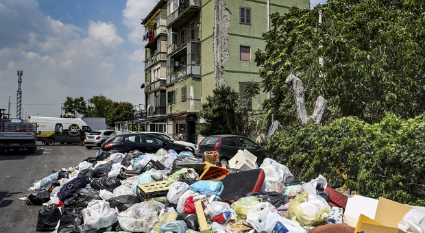 Crisi rifiuti a Napoli, nell'area Est uno dei siti di stoccaggio