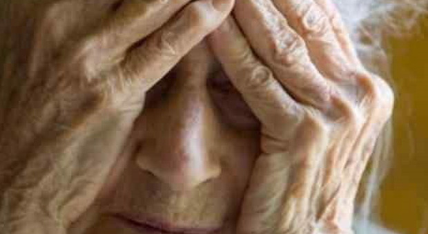 Maltrattamenti anziani in casa di riposo, tre operatori condannati a 13 anni di reclusione