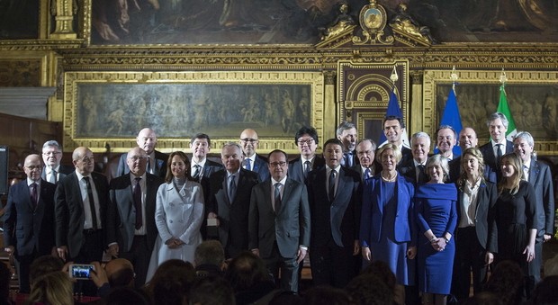 Renzi e Hokllande con i ministri
