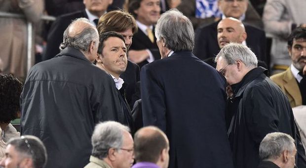 Calcio violento, la rabbia del premier Renzi: «Sono rimasto, non lascio lo stadio ai violenti»
