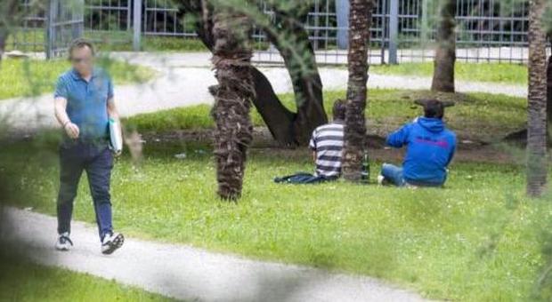 Hashish ai minorenni nel parco: il pusher è un profugo del Gambia