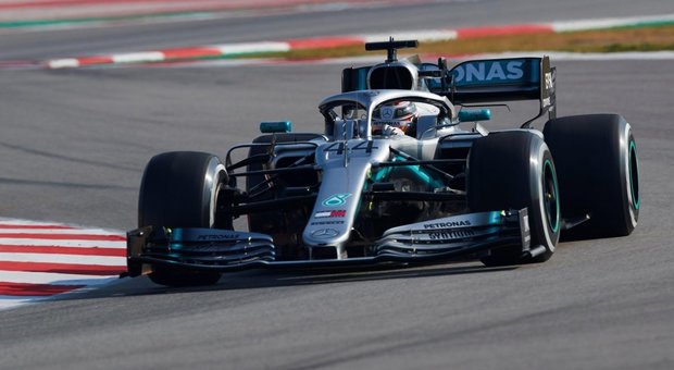 Formula 1, la sfida di Hamilton: «Non solo Vettel, sei piloti per il titolo»