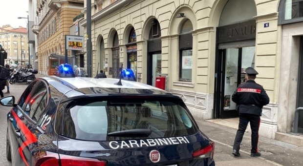 Trieste. Prova a strangolare il negoziante dopo la rapina: 31enne in manette
