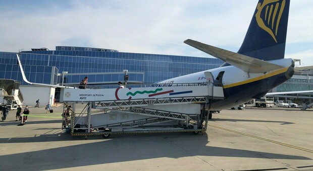 Ryanair celebra 20 anni in Puglia e annuncia novità: ecco le nuove destinazioni per l'estate da Bari e Brindisi