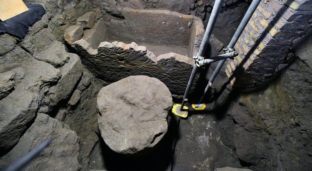 Ai Fori spunta un altare per Romolo: il ritrovamento durante gli scavi