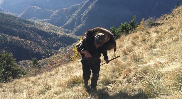Campania zona rossa, controlli anti-Covid: tre cacciatori multati sui monti del Cilento