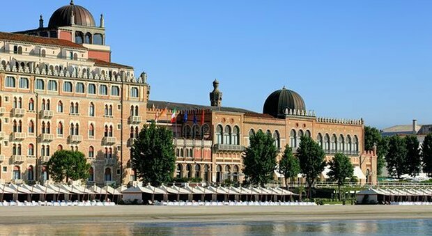 Hotel storici del Lido, imprenditore veneziano per Excelsior e Des Bains: pronti 200 milioni di euro