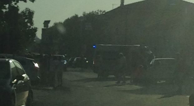 Falciato da un’auto, choc a Osimo Stazione: traffico in tilt