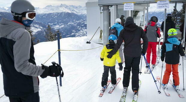 Sulle piste da sci in Svizzera anche senza Green pass, ma l'ufficio federale frena: «Annuncio affrettato»