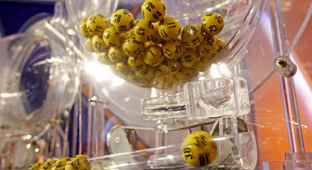 Lotto, estrazioni di oggi 17 ottobre: i numeri vincenti. Superenalotto, nessun 6 né 5+