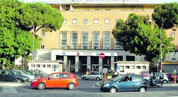 Roma, paura al Sant'Eugenio, detenuto fugge dall'ospedale con gli ovuli di droga nell'addome