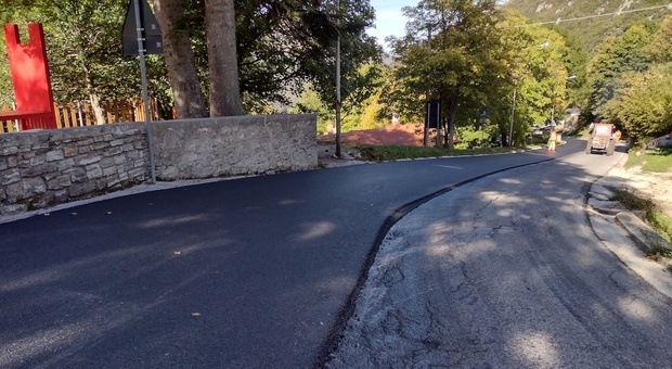Strada provinciale Fiastra-Bolognola, al via l’opera di asfaltatura. Ecco la situazione