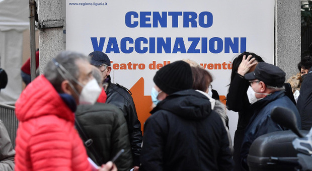 Covid a Napoli, il medico di famiglia denuncia: «Ho in cura 181 no vax, tutti ricchi e ben istruiti»