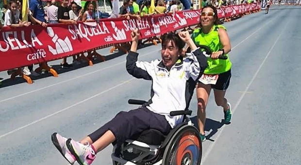 Carrozzina da corsa per atleta disabile, al via la raccolta fondi per Roberta Pagliuca: «Il mio sogno è la maratona di New York»