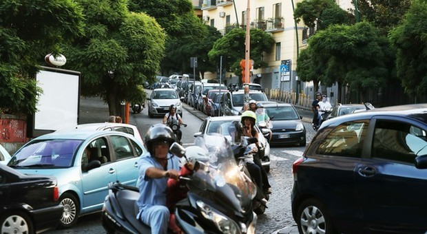 Napoli, le mamme dalle ronde anti-babygang alla piazza: «Non ci rassegniamo»