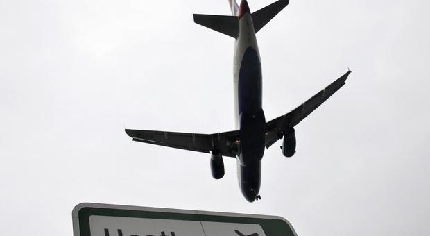 Heathrow, avvistato un drone all'aeroporto: voli sospesi per un'ora
