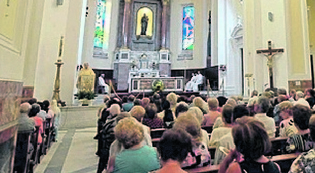 Dramma in chiesa, muore mentre prega davanti agli altri fedeli ad Avellino