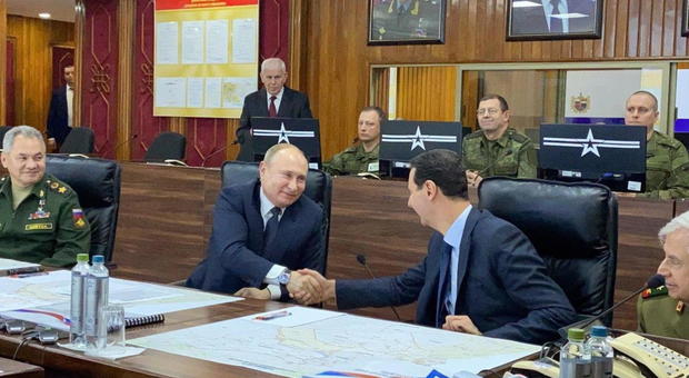 Putin a sorpresa a Damasco, a colloquio con Assad: «Vedo segni della pace che sta tornando»