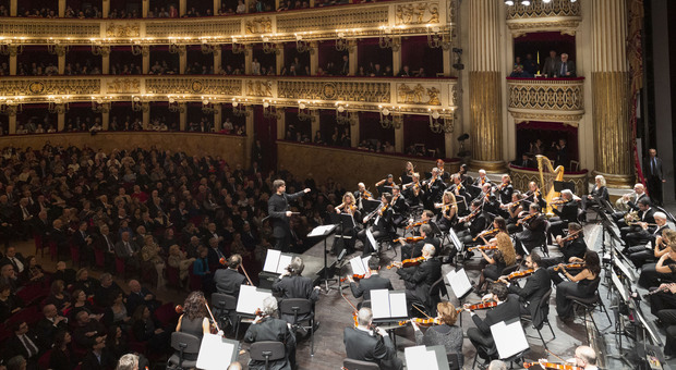 Teatro San Carlo di Napoli, il concerto di Natale di Juraj Valčuha con il soprano Lauren Michelle