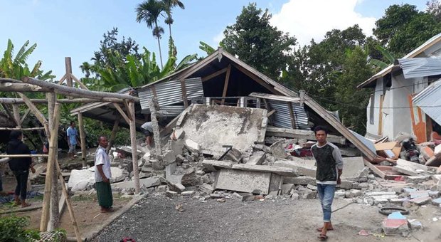 Indonesia, terremoto a Lombok: oltre 140 morti e centinaia di feriti