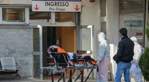 Covid in Campania, oggi 2.716 contagiati e 18 morti: 112 ricoverati in ospedale in 24 ore