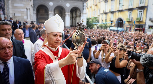 L'arcivescovo di Napoli, Domenico Battaglia