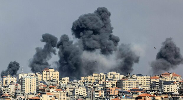 Guerra Israele, attacco via terra e via aria da Gaza, l'esercito dichiara lo stato di allerta e richiama i riservisti