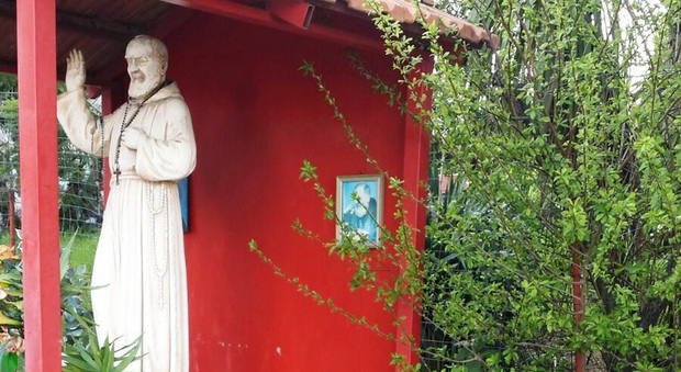 Sant'Antonio Abate. Prende come «pizzo» una statua di San Pio: arrestato dai carabinieri