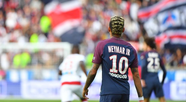 Psg, Emery: «Aiutiamo Neymar a vincere il Pallone d'oro»