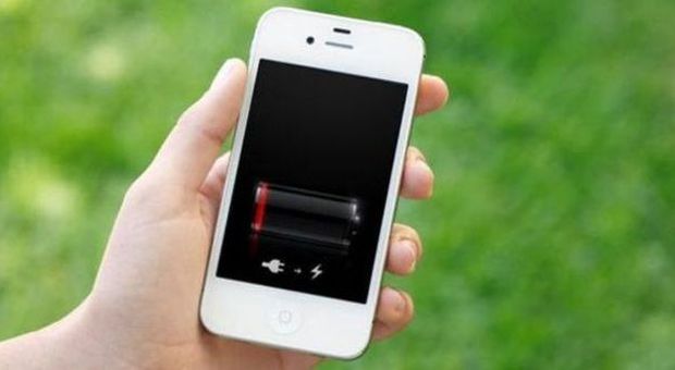 iPhone, batteria sempre scarica? i consigli per farla durare più a lungo