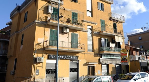 Roma, rapina choc: si finge tecnico del gas e prende un'anziana a bastonate