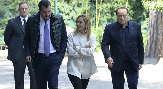 La crisi di governo sui social: volano Meloni e Conte, Salvini insegue