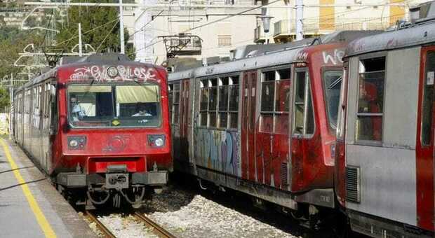 Circumvesuviana, guasto ai passaggi a livello: treni fermi tra Poggiomarino e Scafati