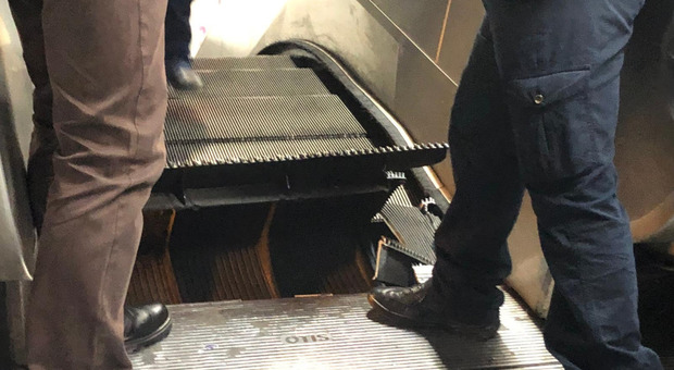 Metro a Roma, verifiche su tutte le scale mobili: controlli urgenti sulle linee A e B