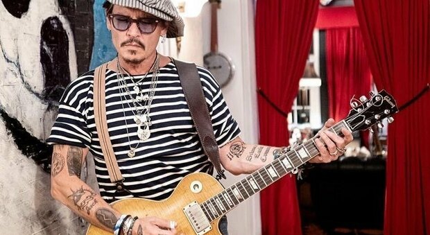 Johnny Depp, annullato il concerto a Budapest con la sua band per «circostanze impreviste»