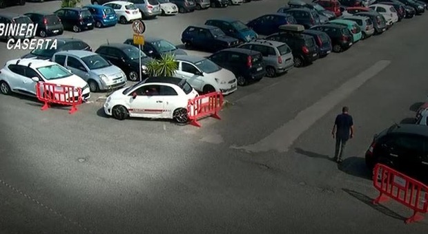 Centro commerciale Campania, furti d'auto con scanner e chiavi elettroniche: 4 arresti