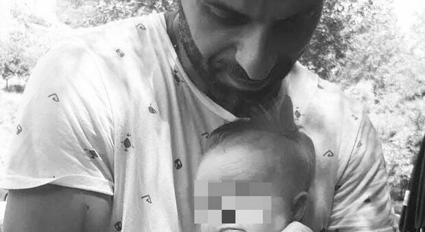 Ezio Greggio, Enea: ecco come replica l'assessore Luca Trapanese: «Io papà adottivo dico che la mamma di quel bimbo lo ha salvato»
