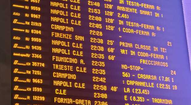 Treni, ritardi da incubo: rogo sulla Roma-Firenze, Italia spezzata in due